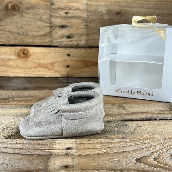 Freshly Picked Salt Flats City Moc - Gray Leather - 3 - New in box - Picture 1 of 8